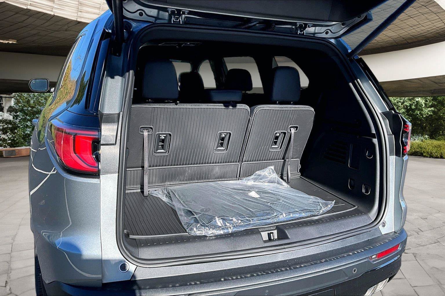New 2027 GMC Acadia Elevation w/ Elevation Premium Package AWD/4WD image 5