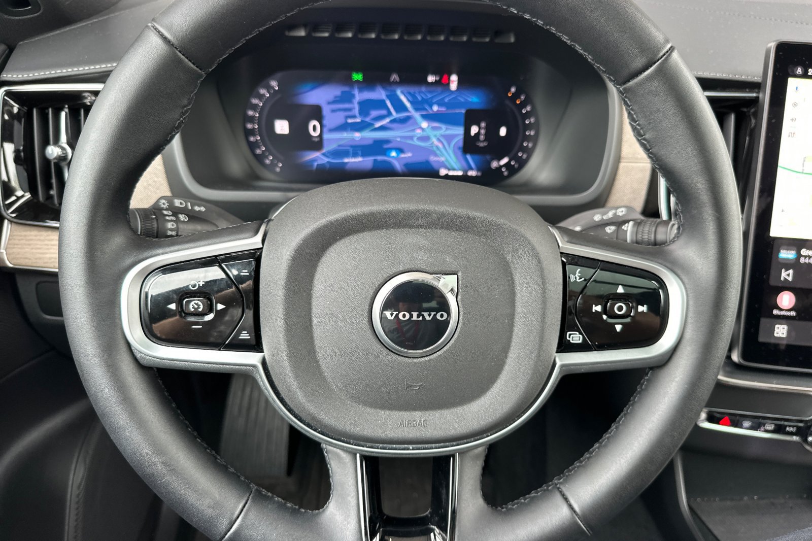 Used 2026 Volvo XC90 B5 Core w/ Protection Package AWD/4WD image 23