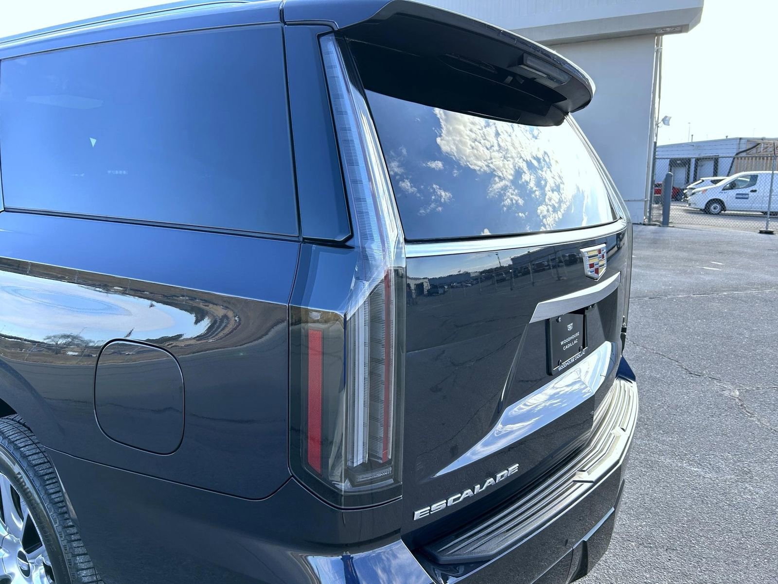 Certified 2025 Cadillac Escalade ESV Premium Luxury Platinum AWD/4WD image 11