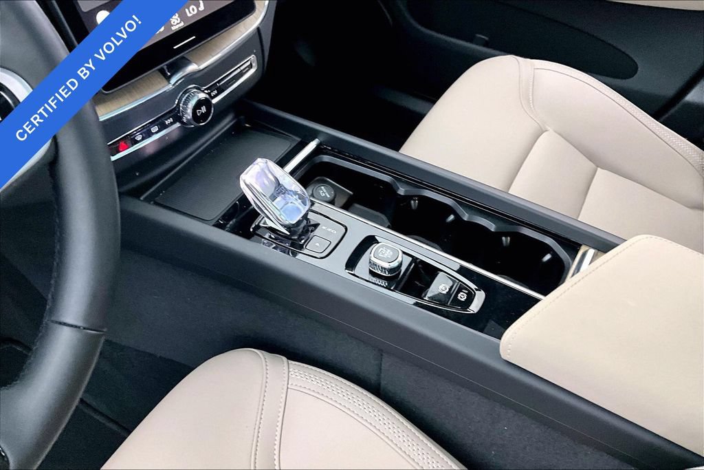 Certified 2026 Volvo XC60 B5 Plus AWD/4WD image 18