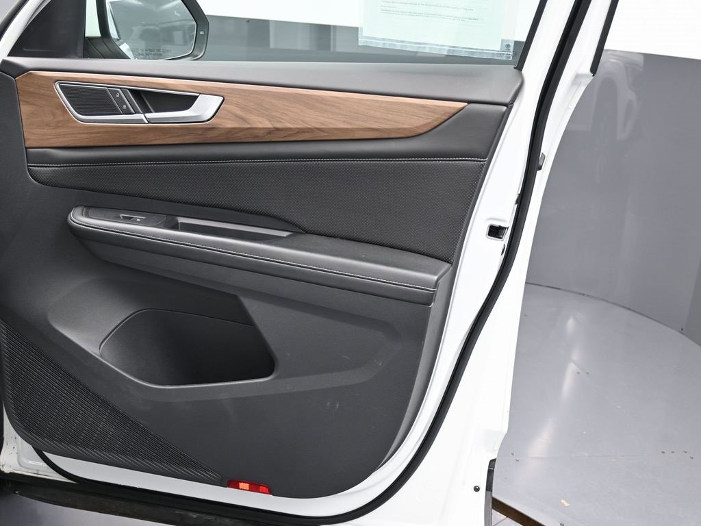 Used 2024 Volkswagen Atlas SE image 36