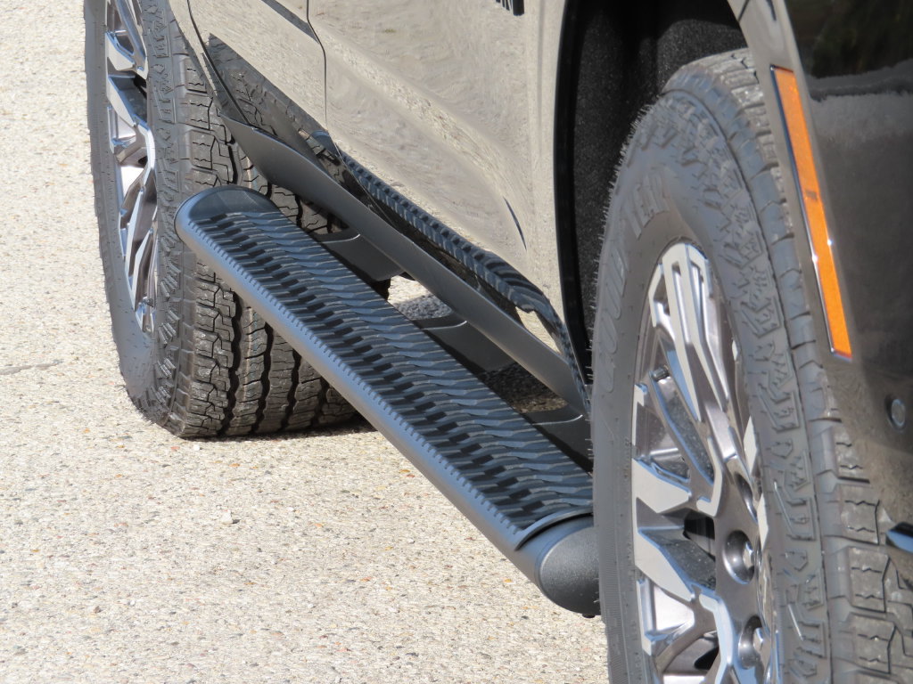 New 2027 Chevrolet Suburban Z71 w/ Z71 Off-Road Package AWD/4WD image 18