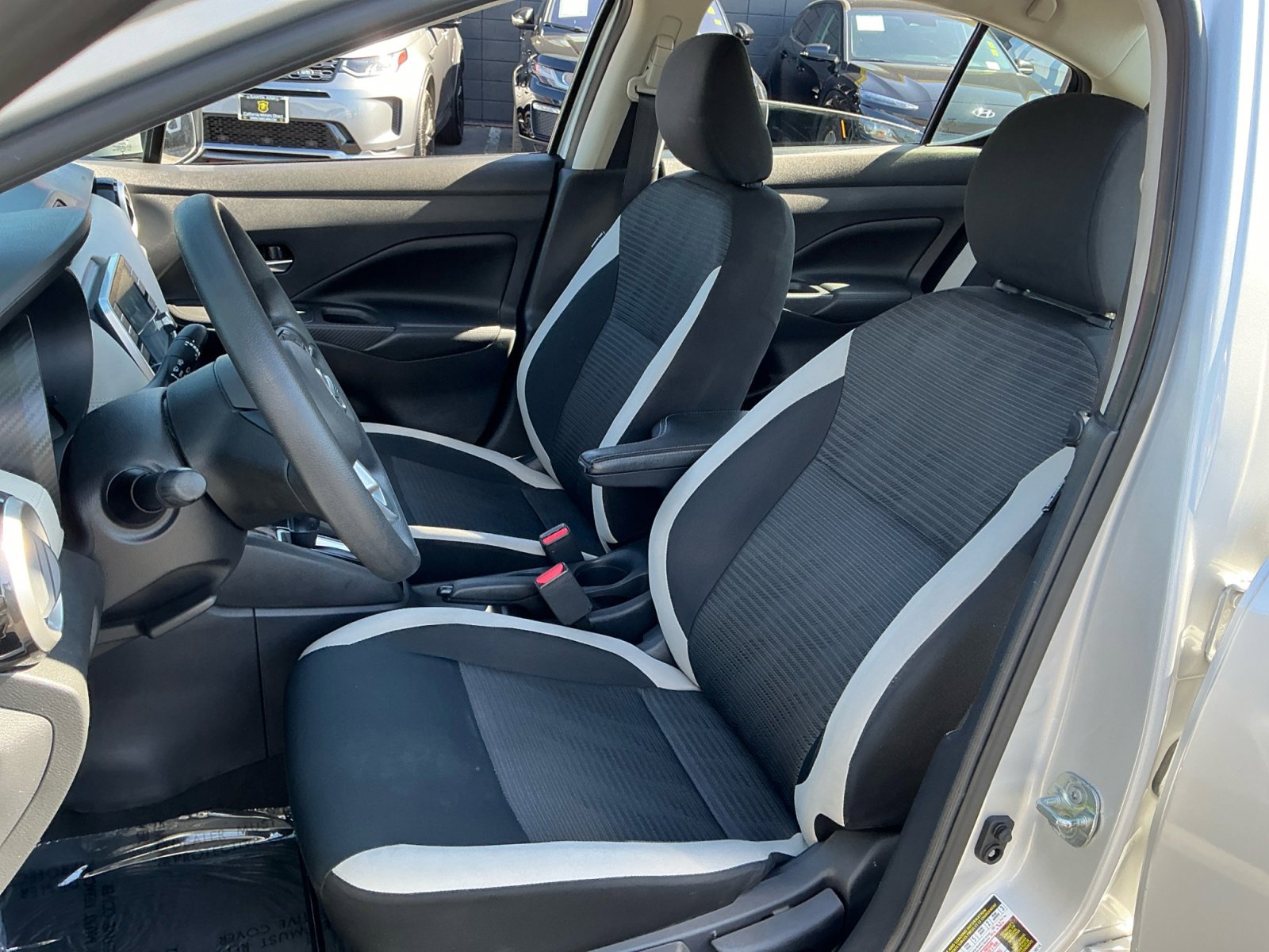 Used 2020 Nissan Versa SV w/ Trunk Package image 18