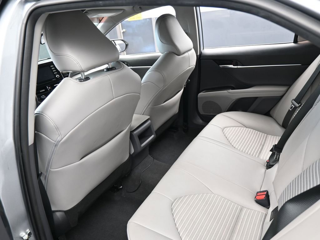 Used 2022 Toyota Camry SE image 34