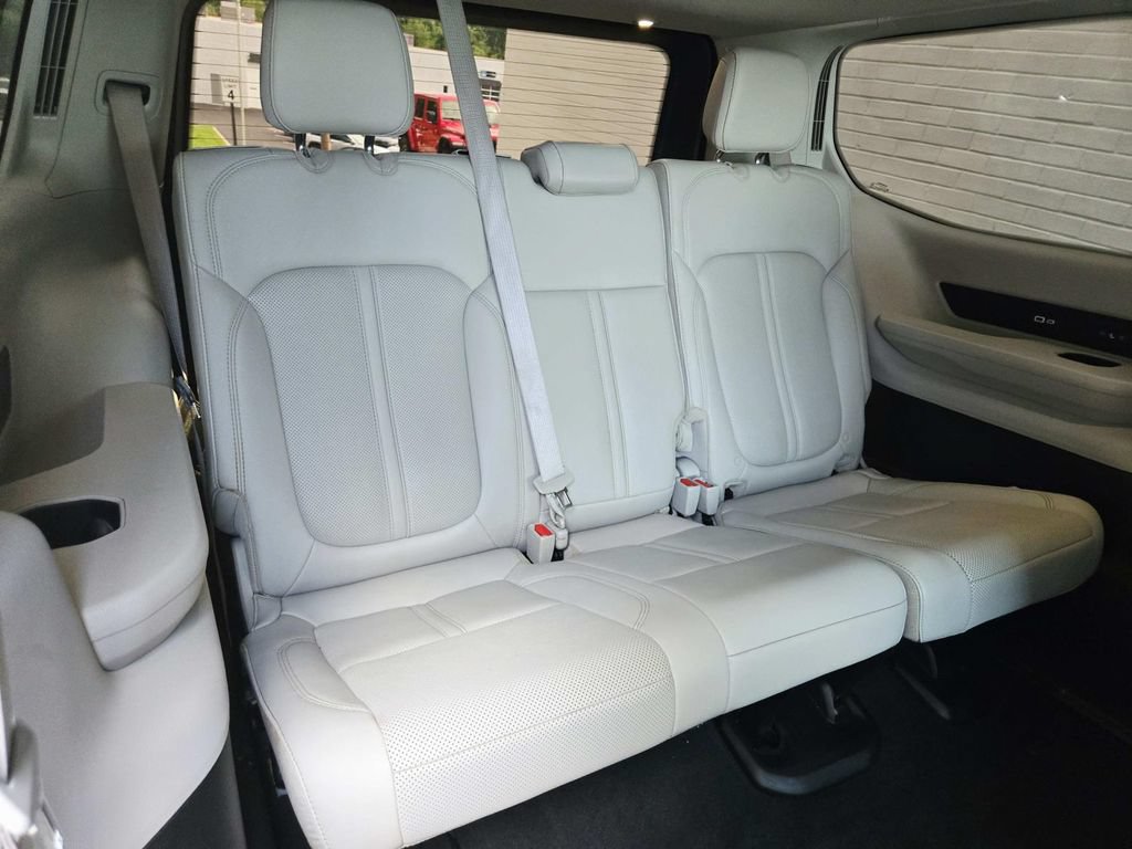 Certified 2023 Jeep Wagoneer Series III w/ Premium Group I AWD/4WD image 17