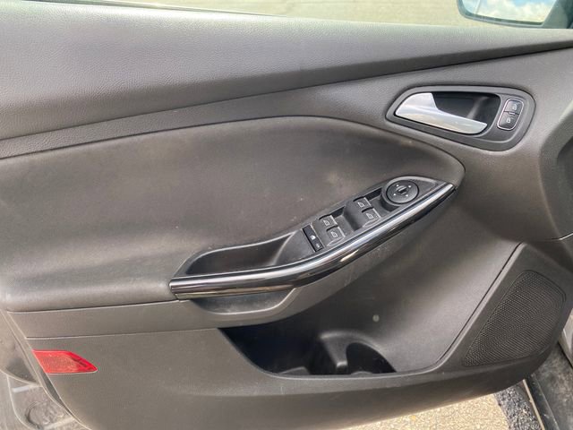 Used 2018 Ford Focus Titanium image 16