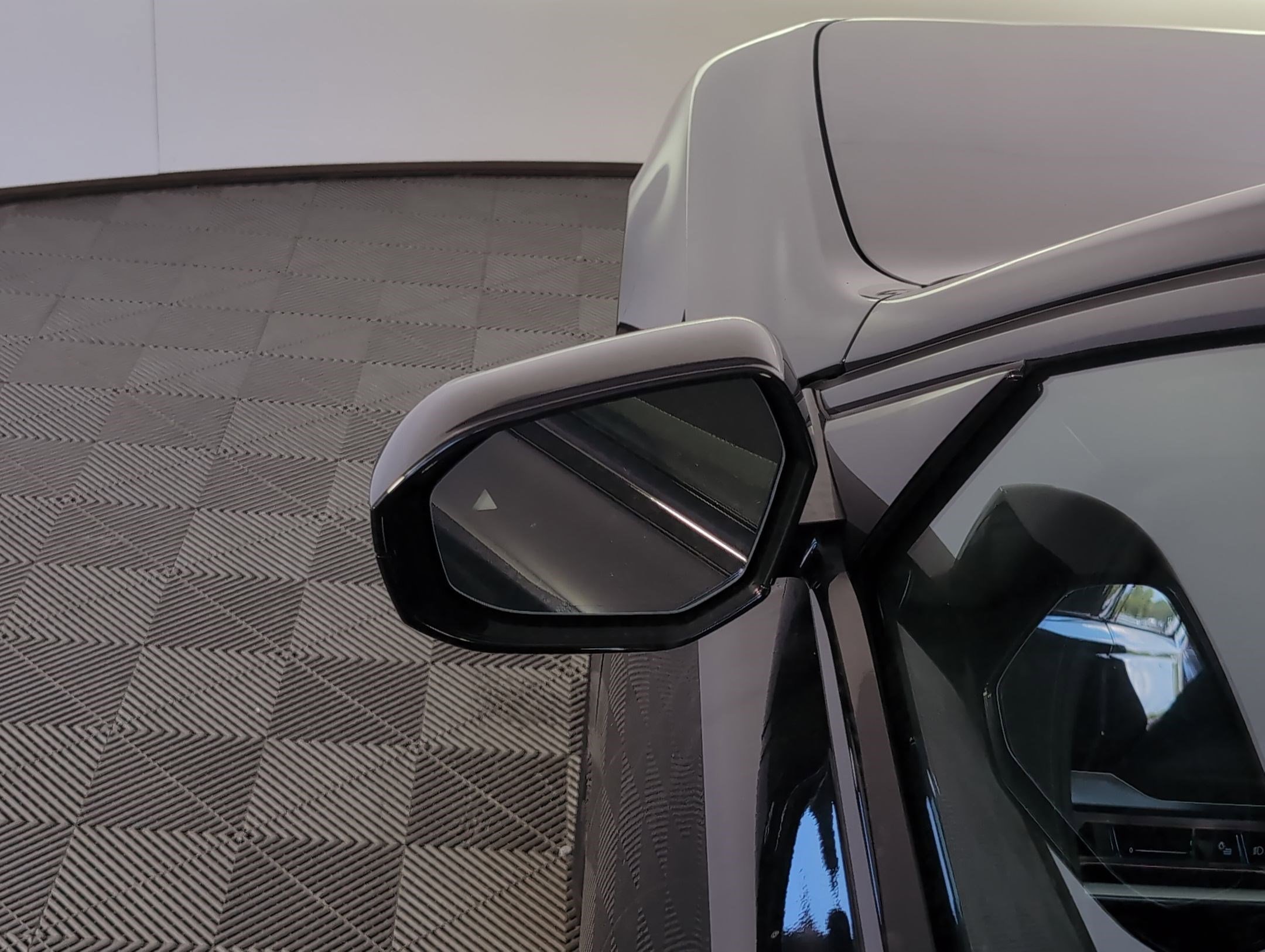 New 2025 BMW i7 xDrive60 w/ Premium Package image 22