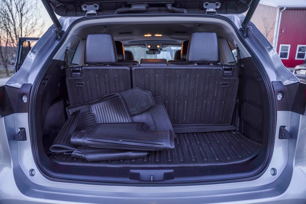 Used 2021 Toyota Highlander XLE FWD image 39