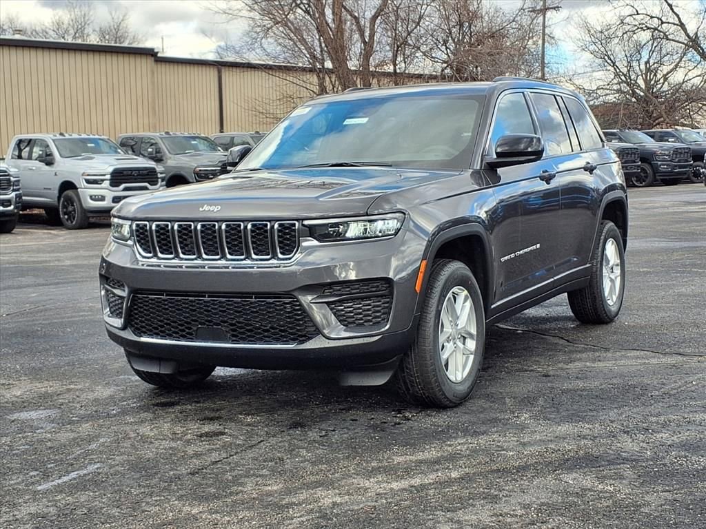 New 2025 Jeep Grand Cherokee Laredo w/ Luxury Tech Group I AWD/4WD image 2