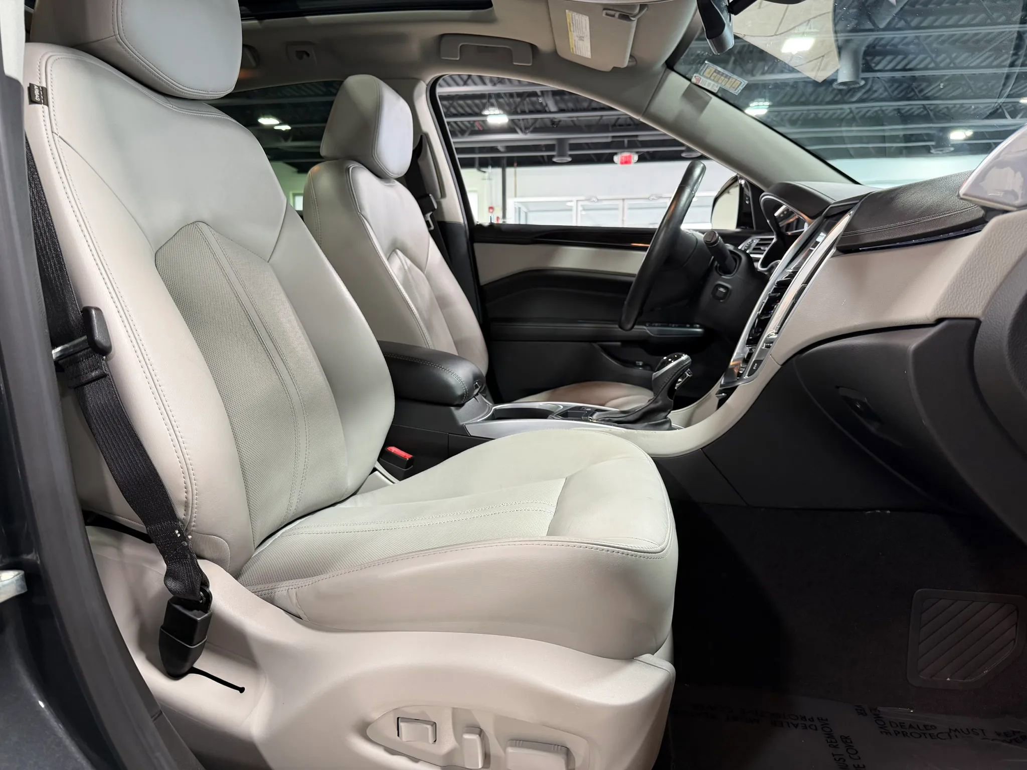Used 2015 Cadillac SRX Luxury w/ Driver Awareness Package AWD/4WD image 7