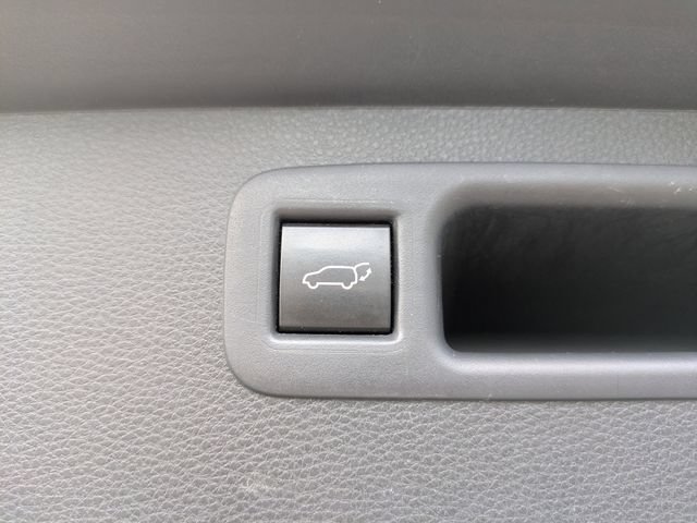 Used 2023 Toyota Highlander XLE AWD/4WD image 14