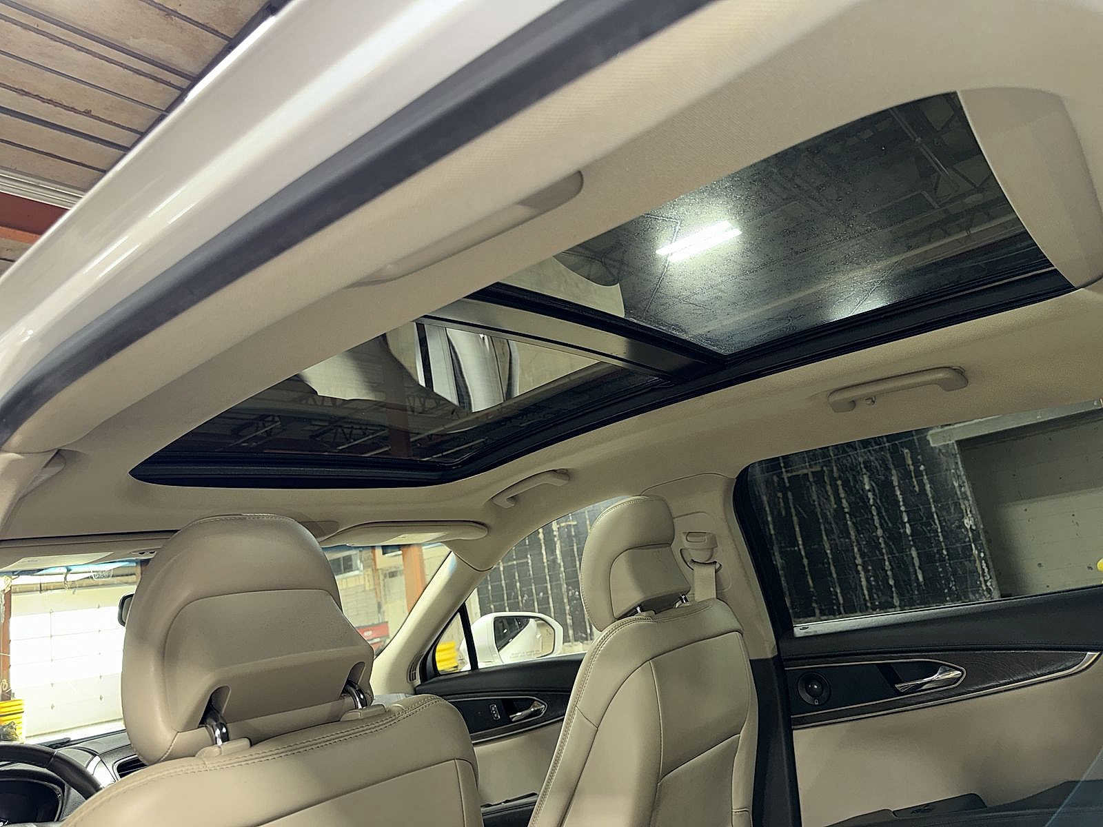 Used 2016 Lincoln MKX Reserve w/ Cargo Accessories Package image 25