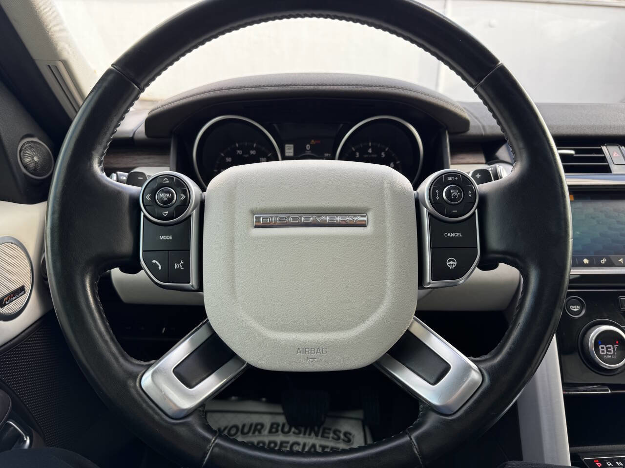 Used 2017 Land Rover Discovery HSE Luxury image 19