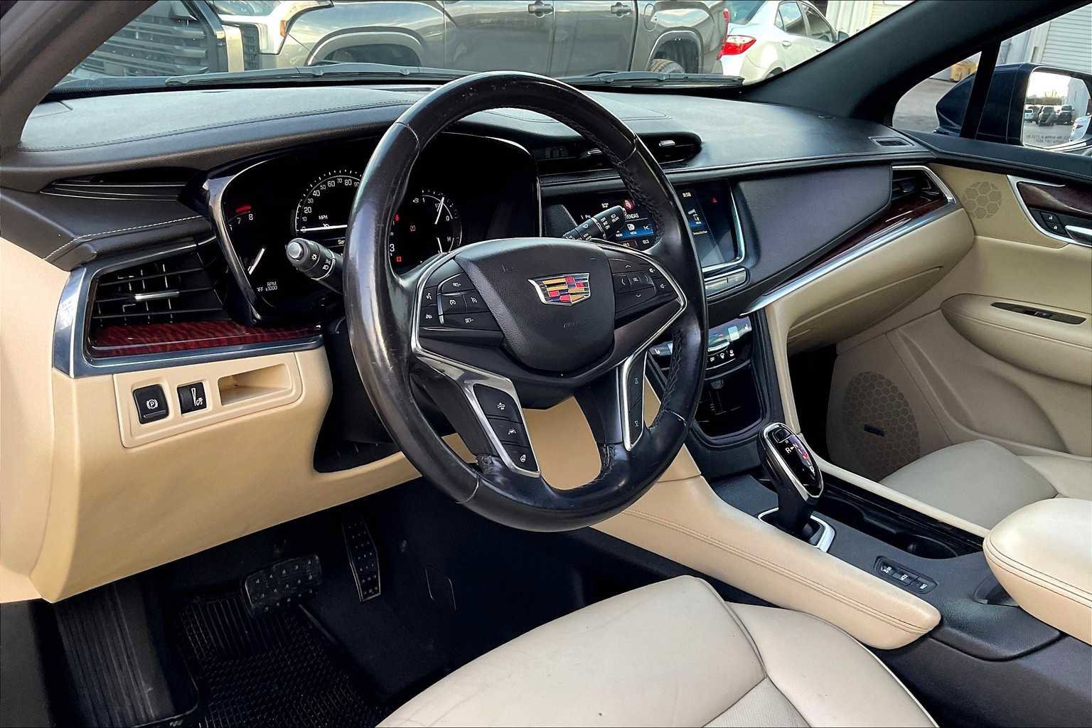 Used 2018 Cadillac XT5 Luxury w/ Driver Awareness Package image 26