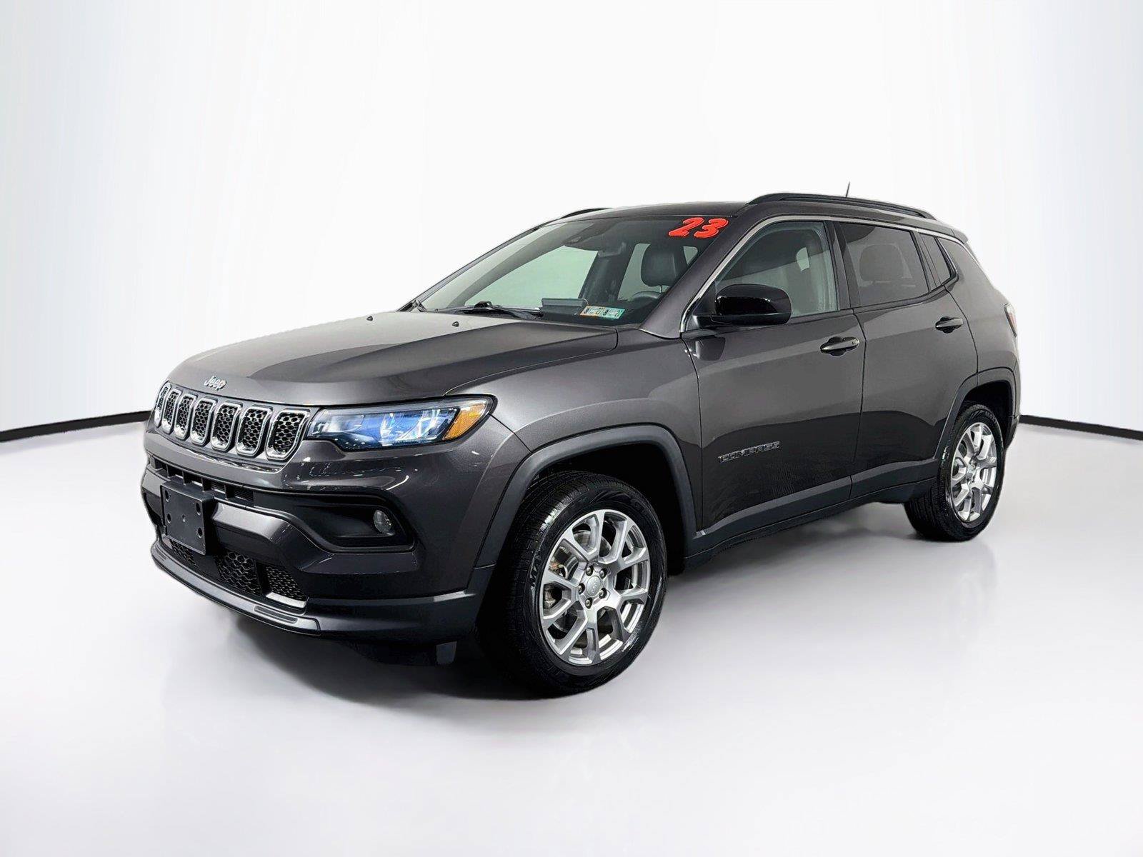 Used 2023 Jeep Compass Latitude w/ Sun and Sound Group AWD/4WD image 7
