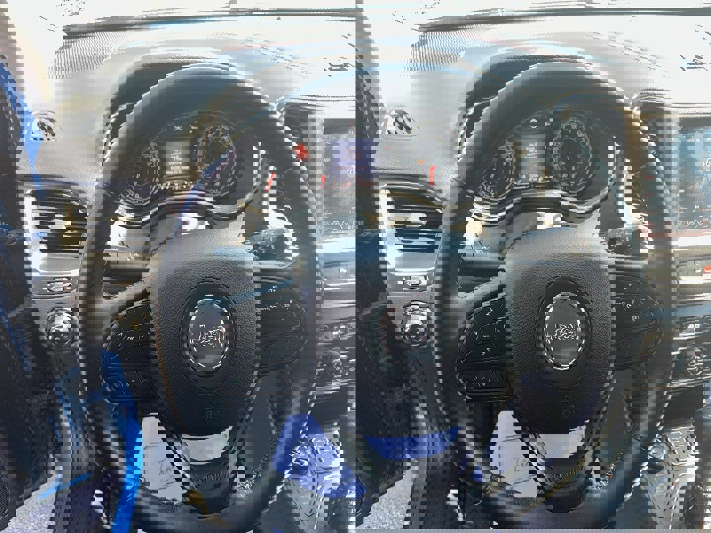 Used 2019 Jeep Cherokee Trailhawk image 13