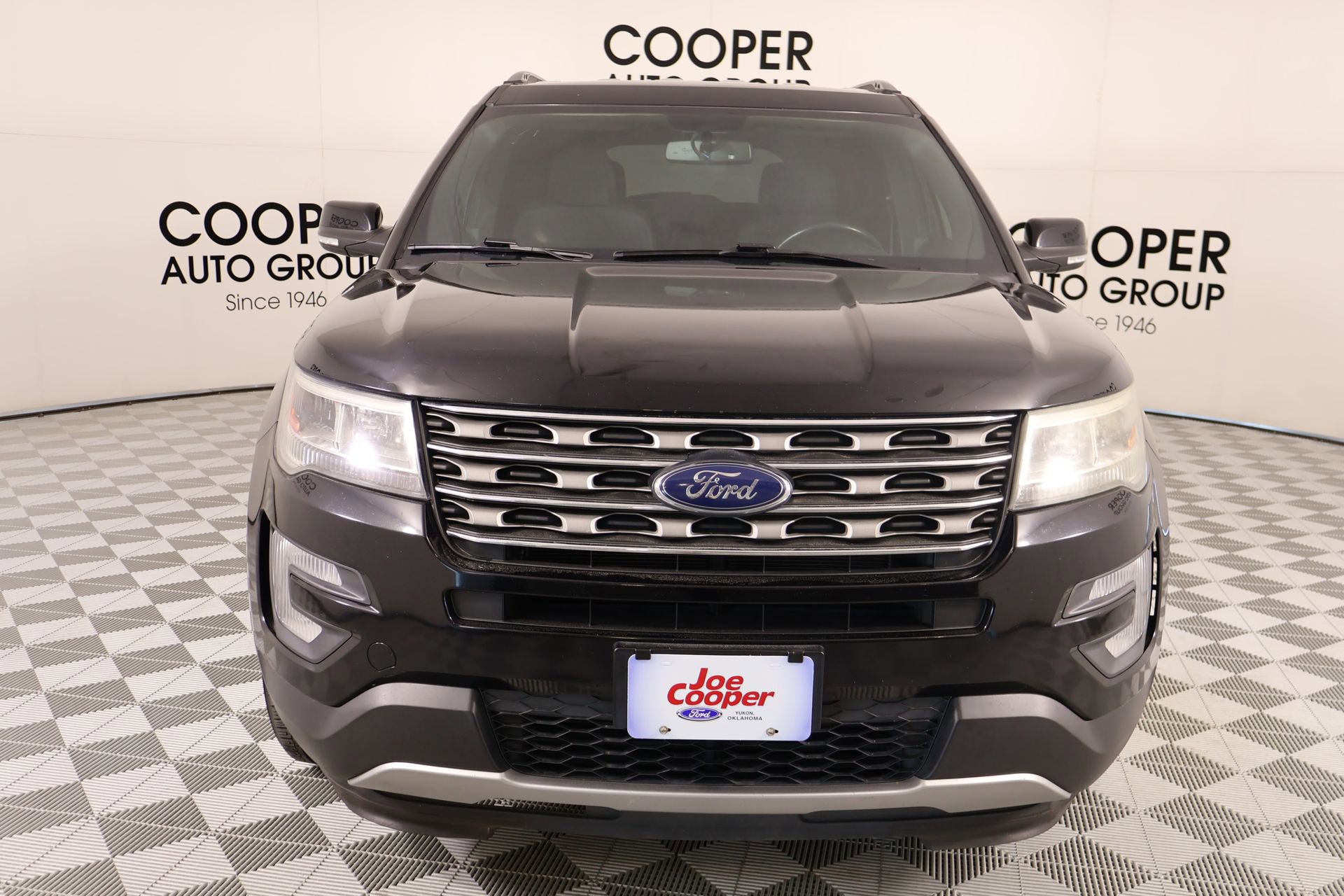 Used 2017 Ford Explorer XLT w/ Equipment Group 201A AWD/4WD image 9