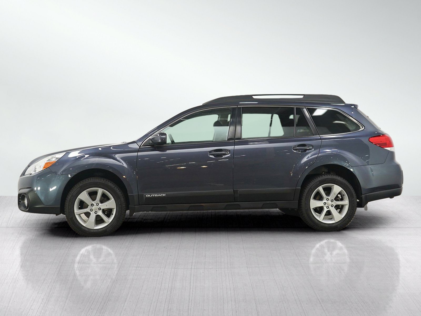 Used 2014 Subaru Outback 2.5i Premium AWD/4WD image 2