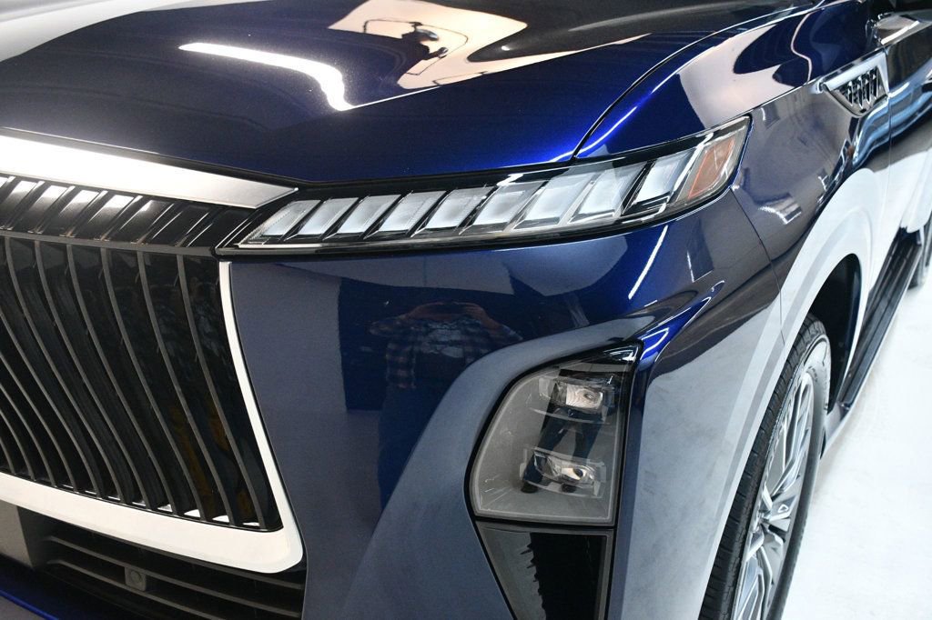 Used 2025 INFINITI QX80 Sensory image 11