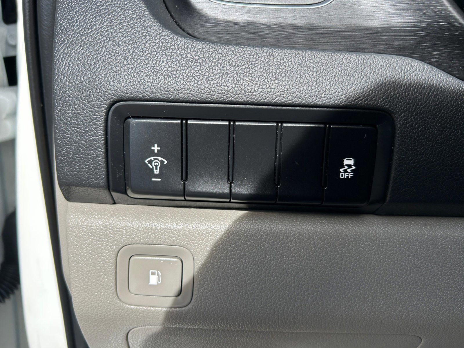 Used 2021 Kia Sedona LX image 24