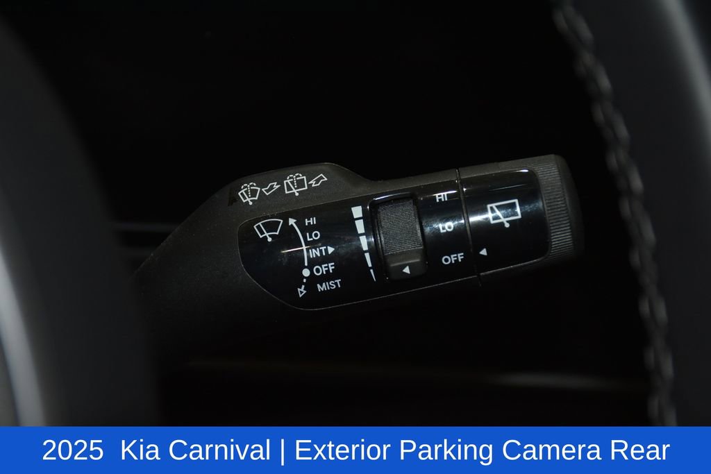 Used 2025 Kia Carnival FWD image 12