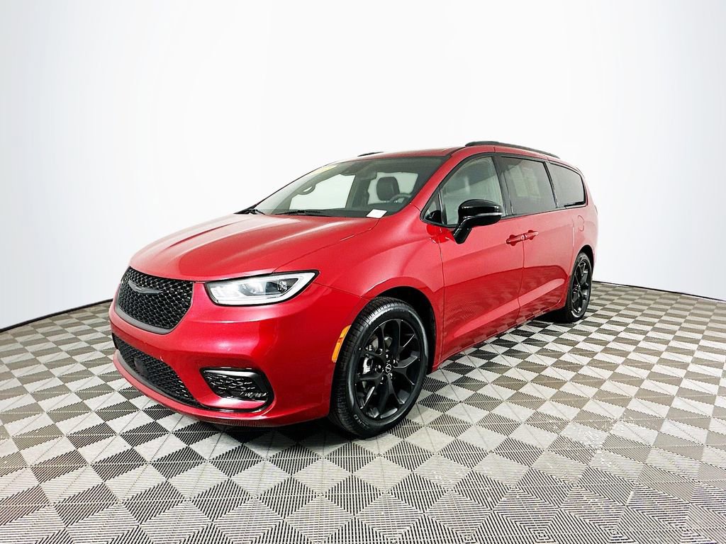 Certified 2025 Chrysler Pacifica Limited FWD image 5