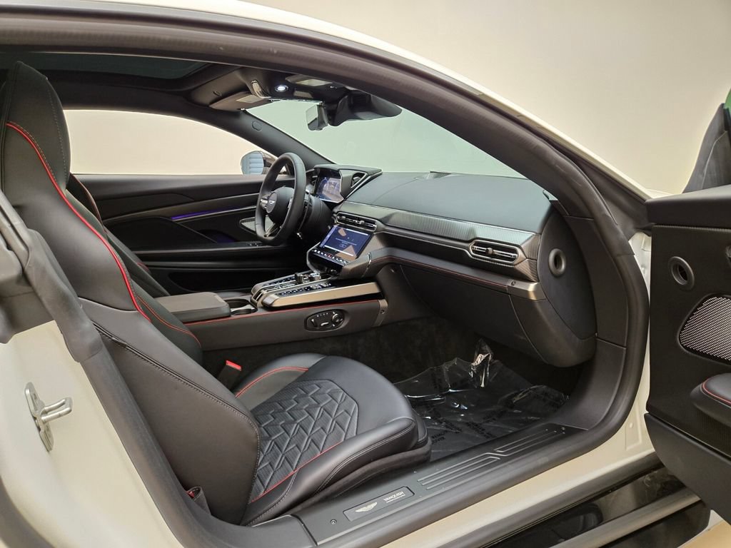 Used 2025 Aston Martin Vanquish RWD image 21