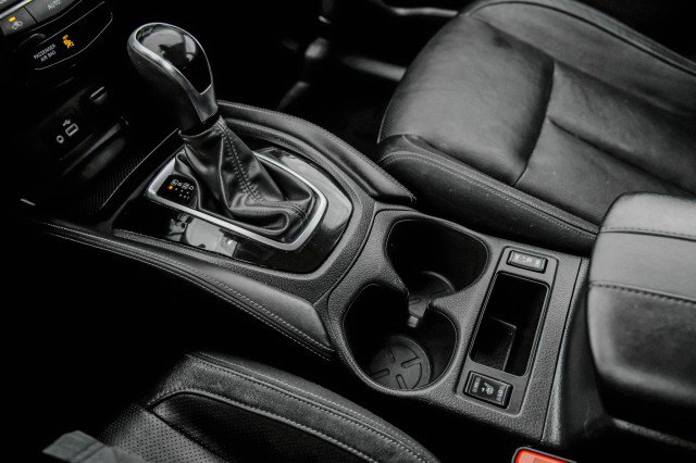 Used 2018 Nissan Rogue SL w/ Premium Package image 25