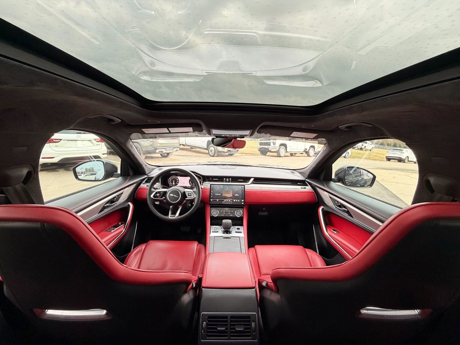 Used 2024 Jaguar F-PACE R-Dynamic S image 4