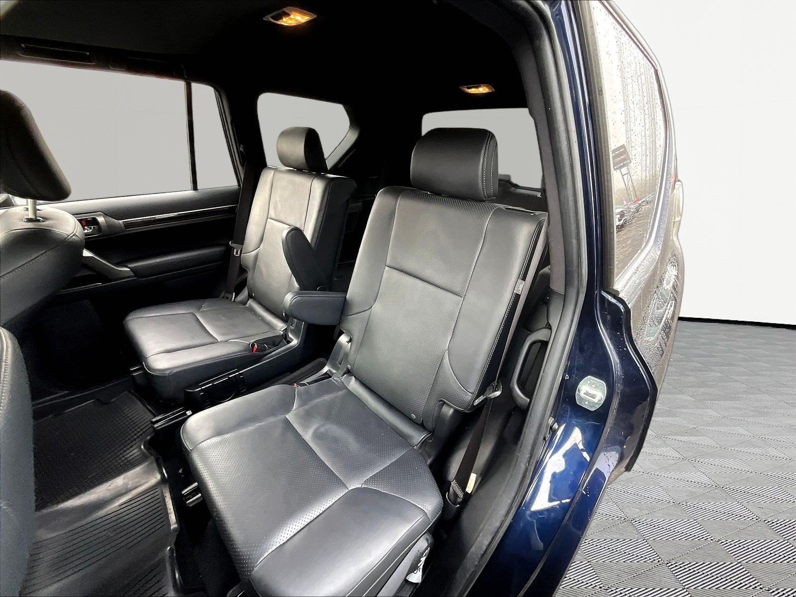 Used 2023 Lexus GX 460 Luxury w/ Sport Design Package AWD/4WD image 21