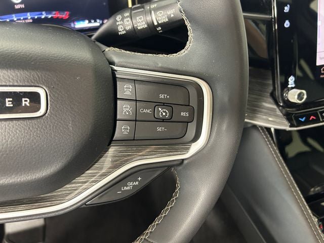 Used 2022 Jeep Wagoneer Series III w/ Premium Group I AWD/4WD image 16
