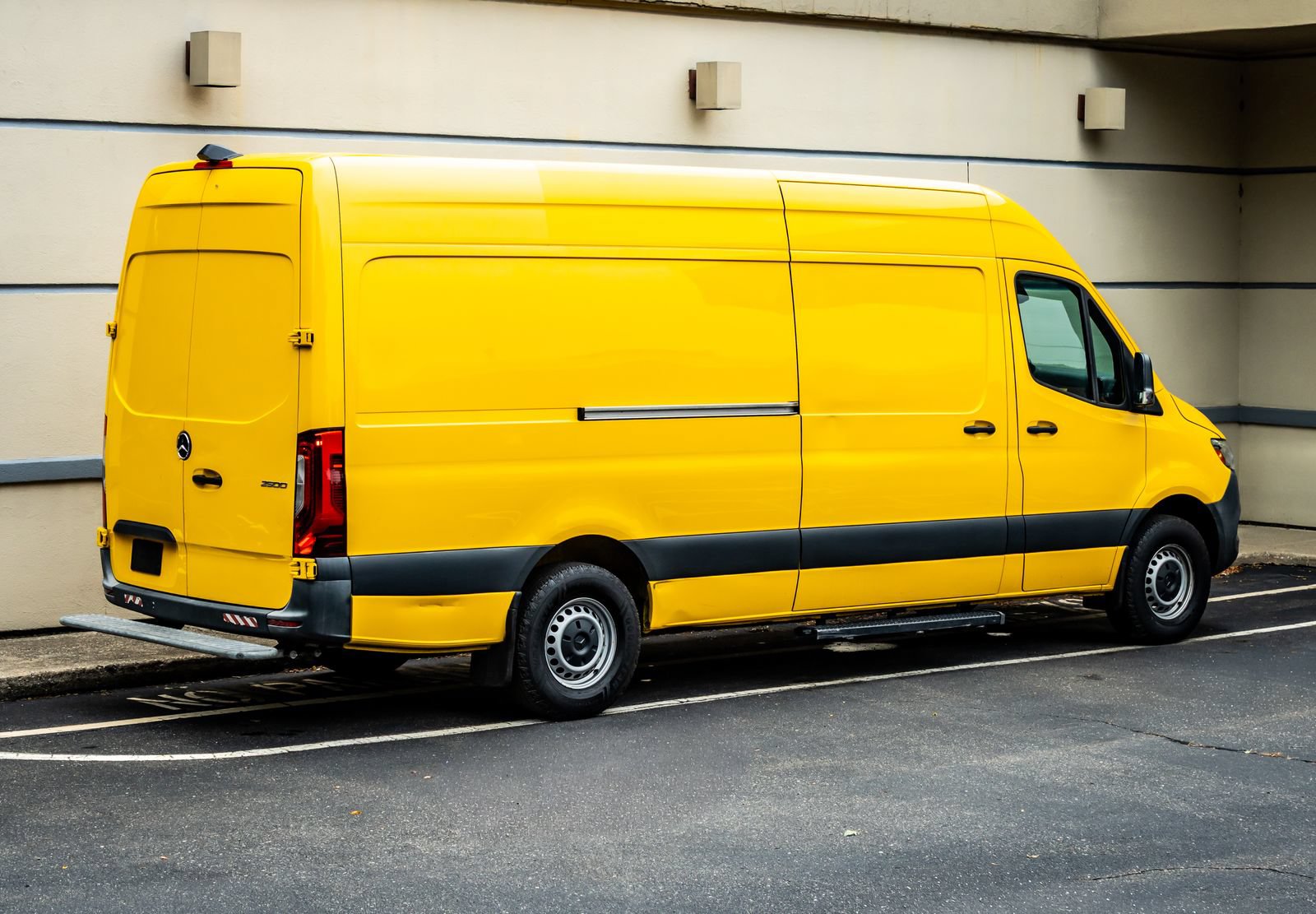 Used 2021 Mercedes-Benz Sprinter 2500 image 8