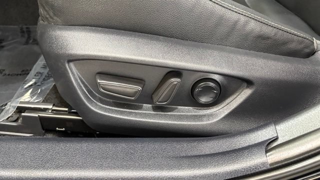 Used 2025 Toyota Camry SE FWD image 13