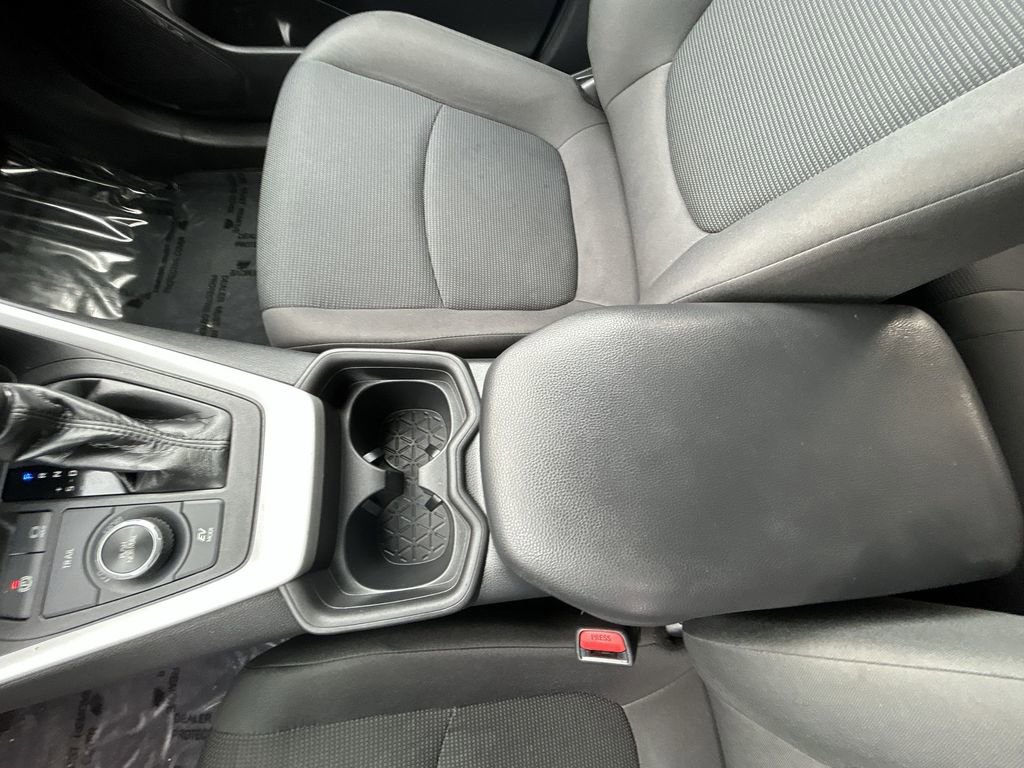 Used 2020 Toyota RAV4 LE image 21