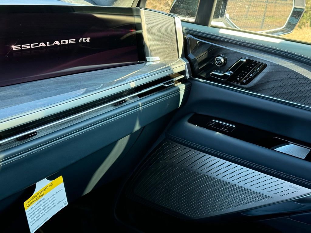 New 2025 Cadillac Escalade IQ Luxury 2 image 35