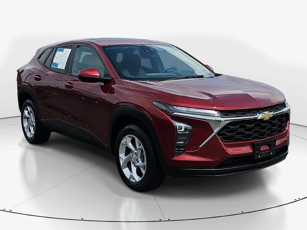 Used 2024 Chevrolet Trax LS w/ LS Convenience Package FWD image 3