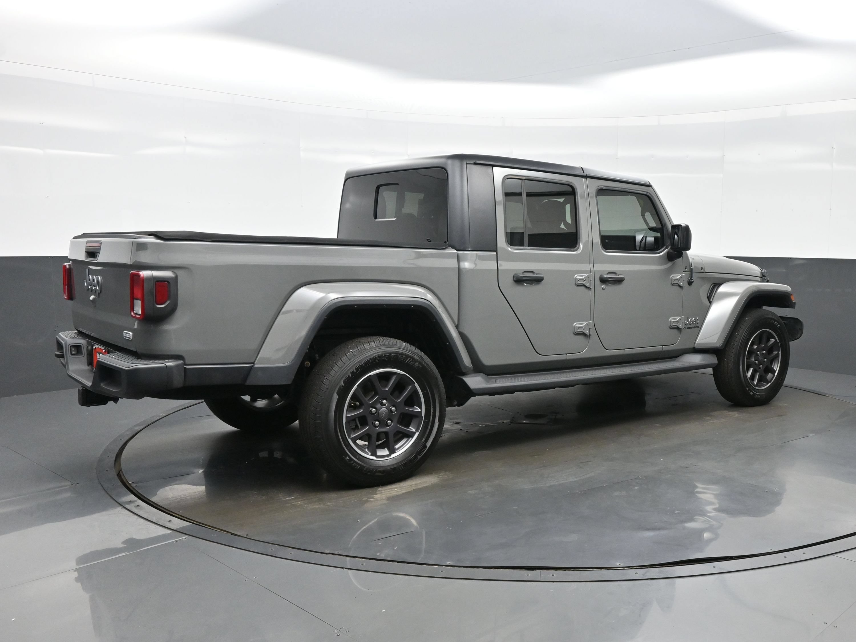 Used 2021 Jeep Gladiator Overland w/ Trailer Tow Package AWD/4WD image 6
