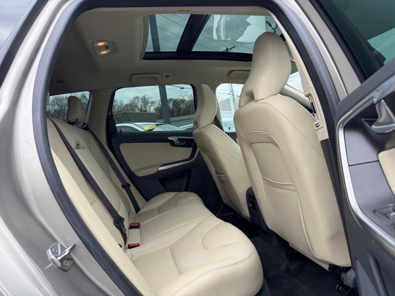 Used 2016 Volvo XC60 T5 Premier w/ Proximity Package image 11