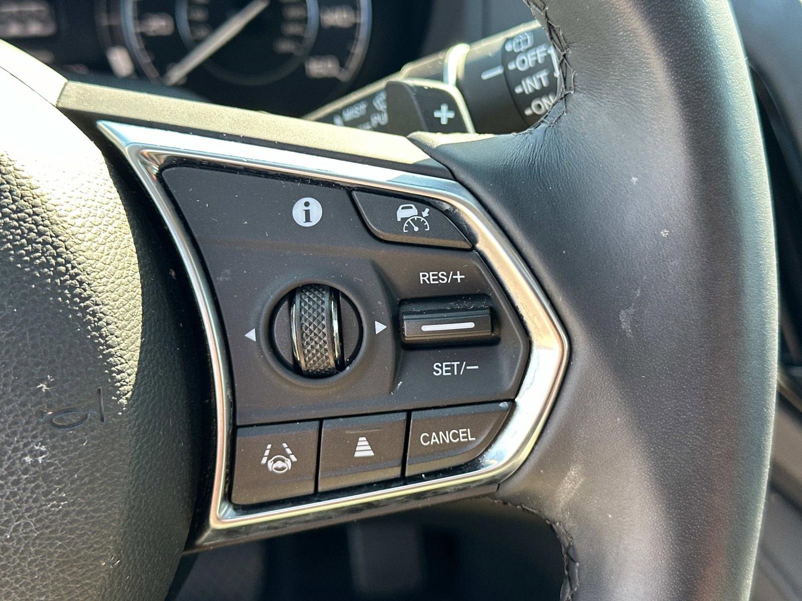 Used 2024 Acura RDX SH-AWD image 17