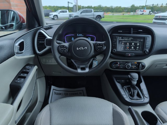 Used 2025 Kia Soul LX FWD image 2