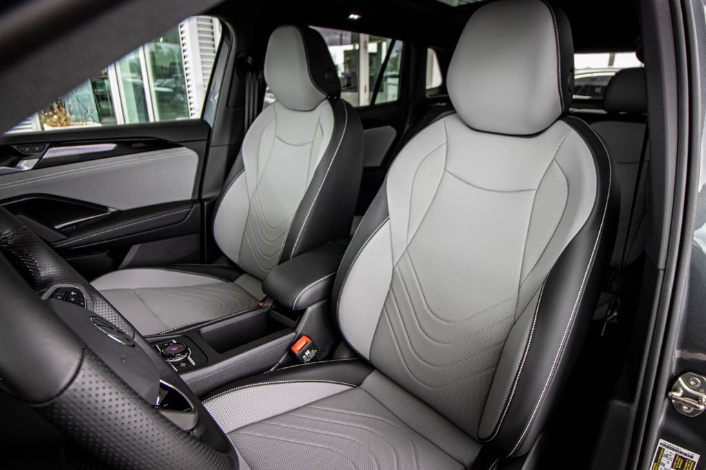 New 2026 Volkswagen Tiguan SE R-Line FWD image 27