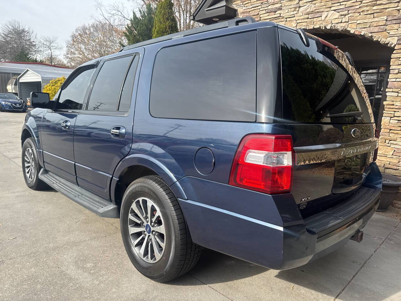 Used 2015 Ford Expedition XLT w/ Equipment Group 201A image 3