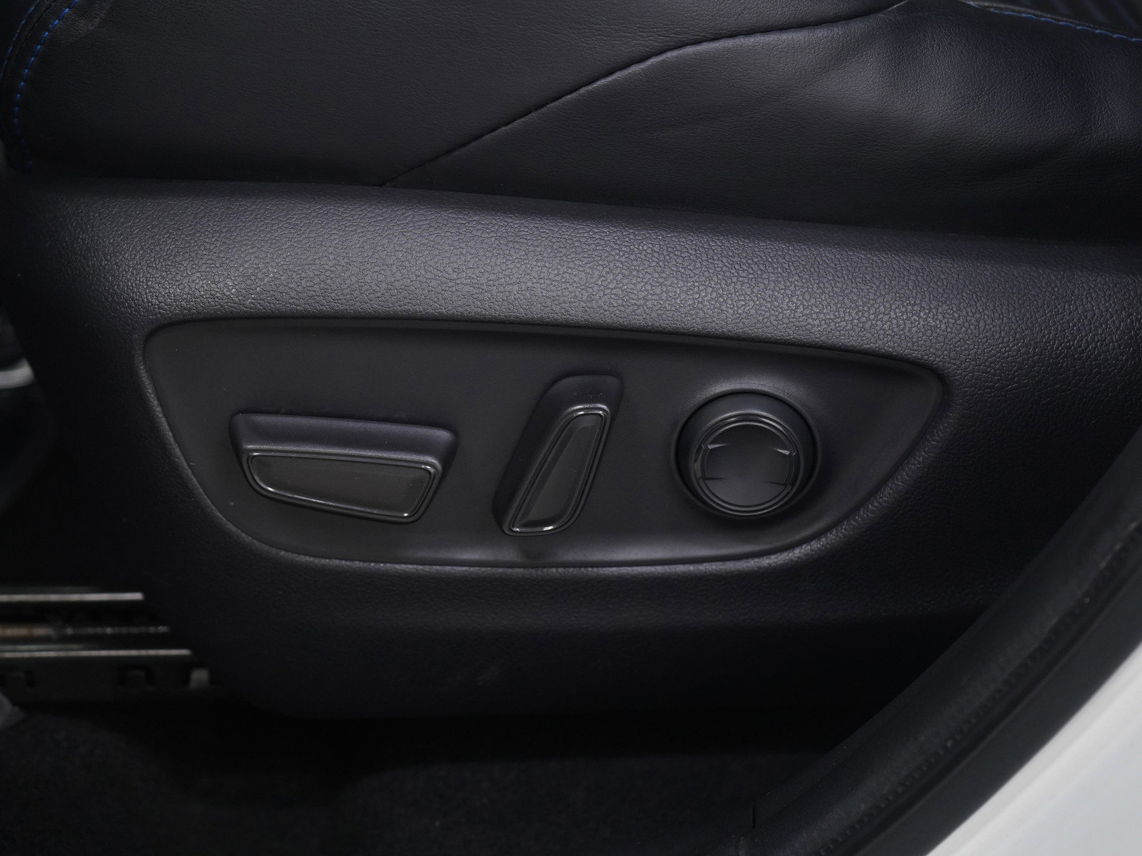 Used 2020 Toyota RAV4 XSE image 28