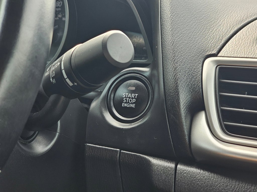 Used 2018 MAZDA MAZDA3 Touring FWD image 9