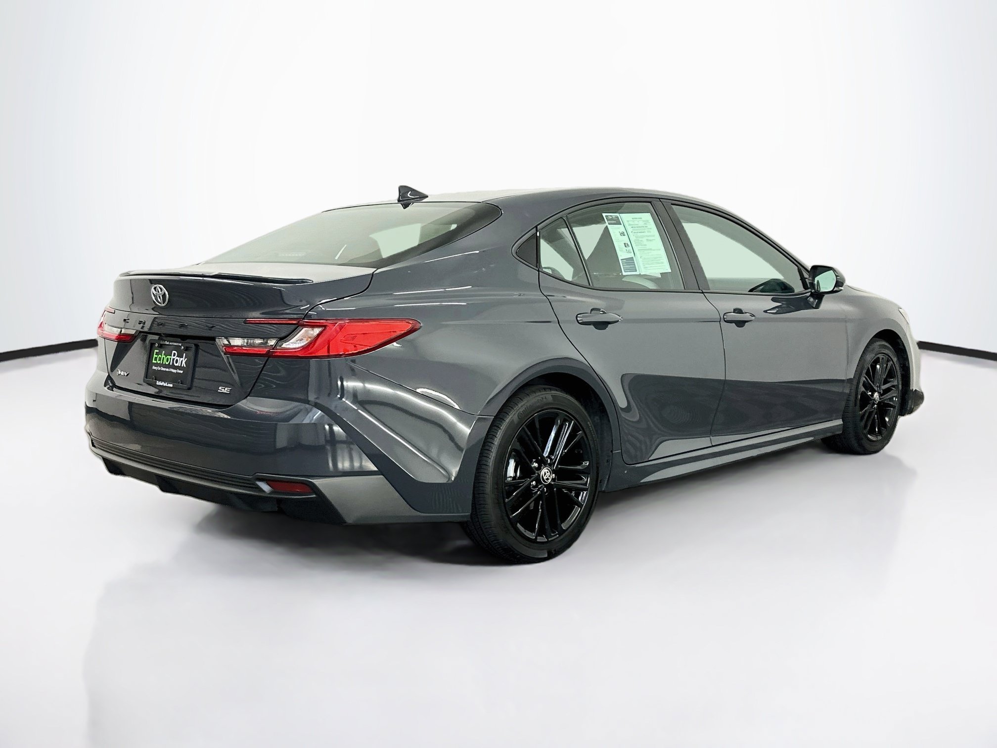 Used 2025 Toyota Camry SE FWD image 9