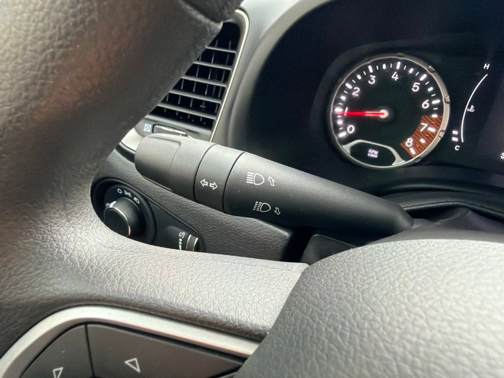 Used 2023 Jeep Renegade Latitude AWD/4WD image 35