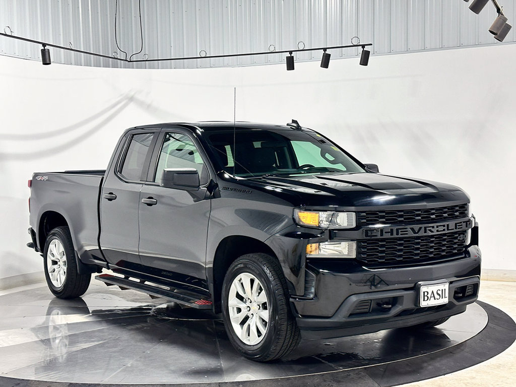 Used 2020 Chevrolet Silverado 1500 Custom w/ Custom Value Package AWD/4WD image 32