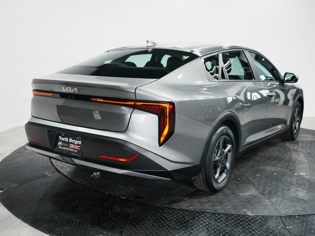 Used 2025 Kia K4 LXS image 8