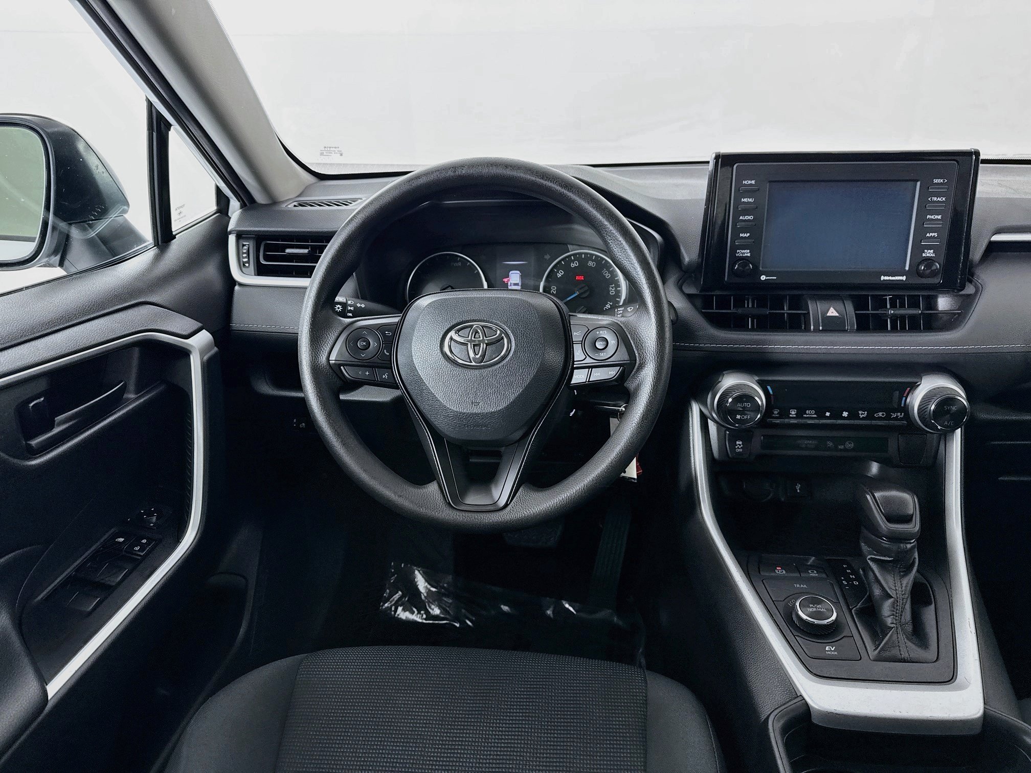 Used 2020 Toyota RAV4 LE AWD/4WD image 20