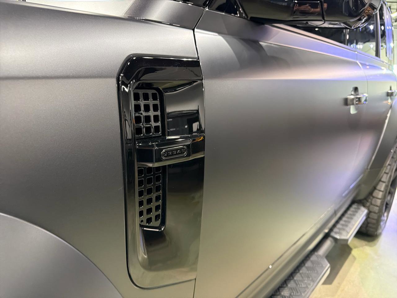 Used 2025 Land Rover Defender 110 image 13